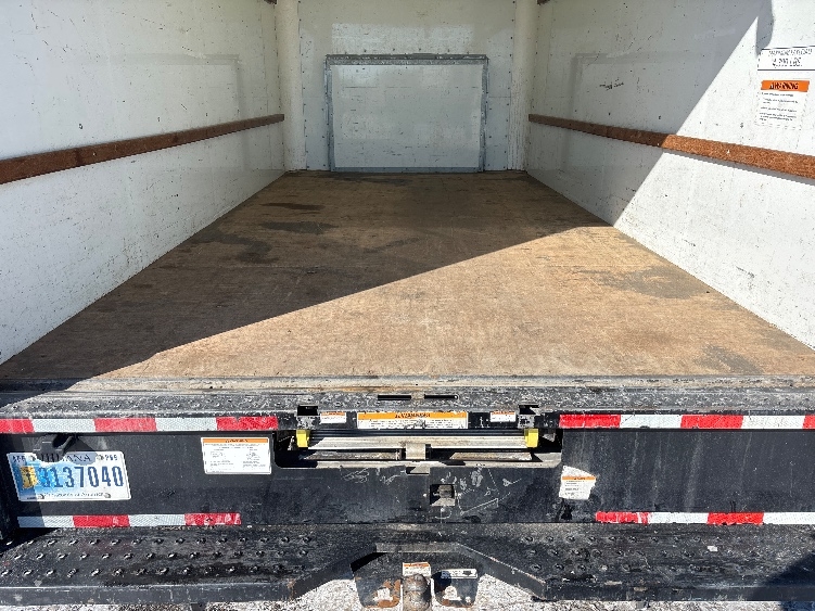 Used 2022 Ford E-350 - photo 11