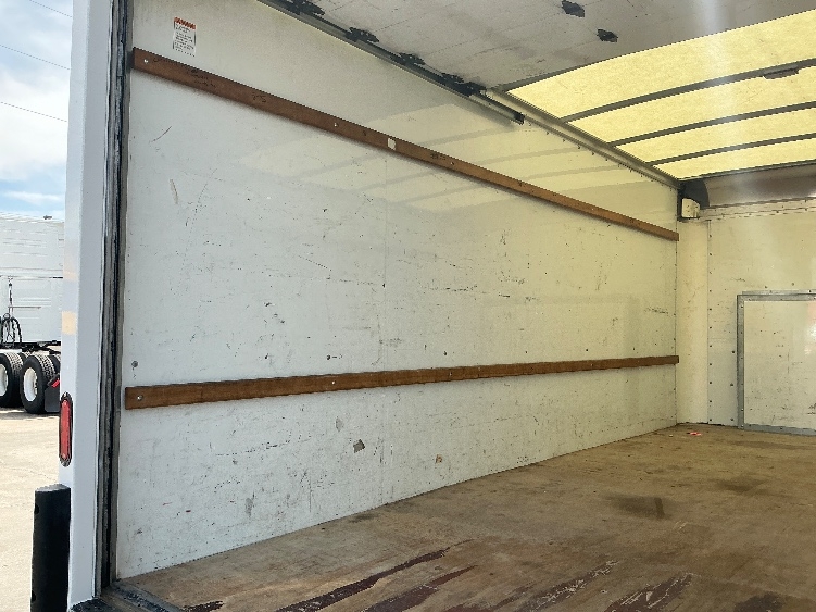 Used 2022 Ford E-350 - photo 13