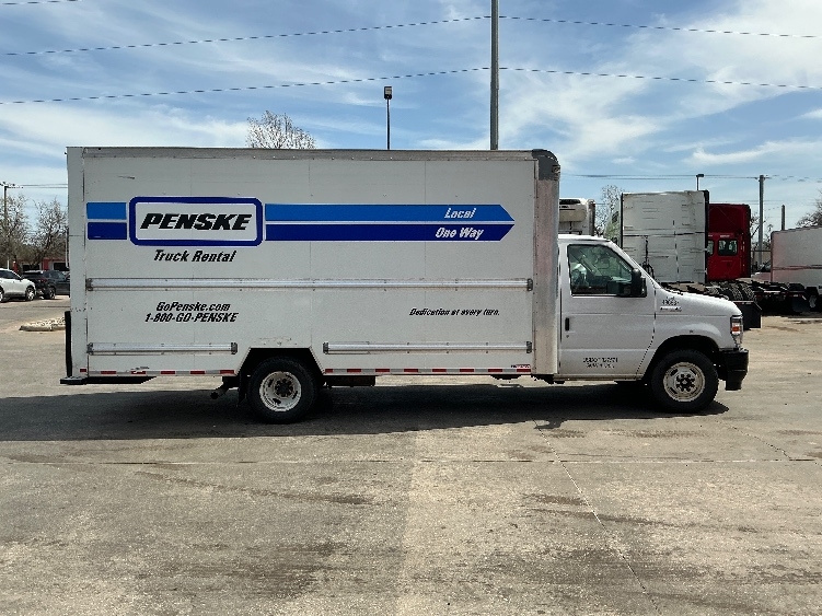 Used 2022 Ford E-350 - photo 17