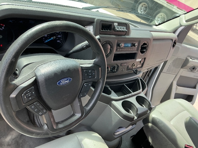 Used 2022 Ford E-350 - photo 20