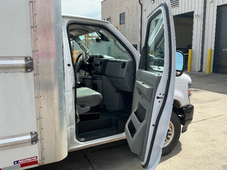 Used 2022 Ford E-350 - photo 22