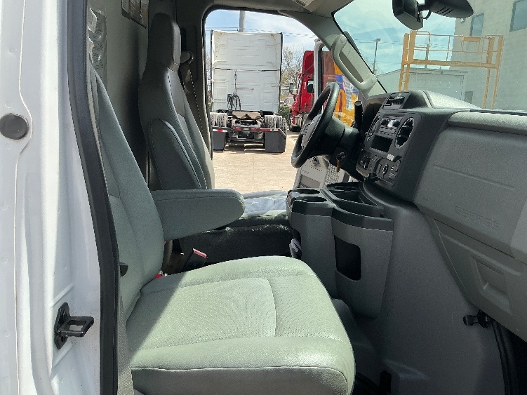 Used 2022 Ford E-350 - photo 24