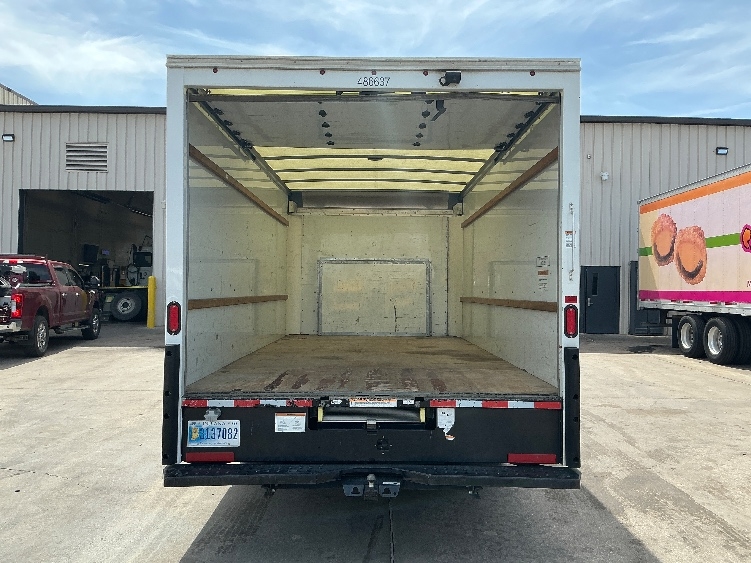 Used 2022 Ford E-350 - photo 10