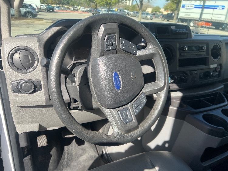 Used 2022 Ford E-350 - photo 19