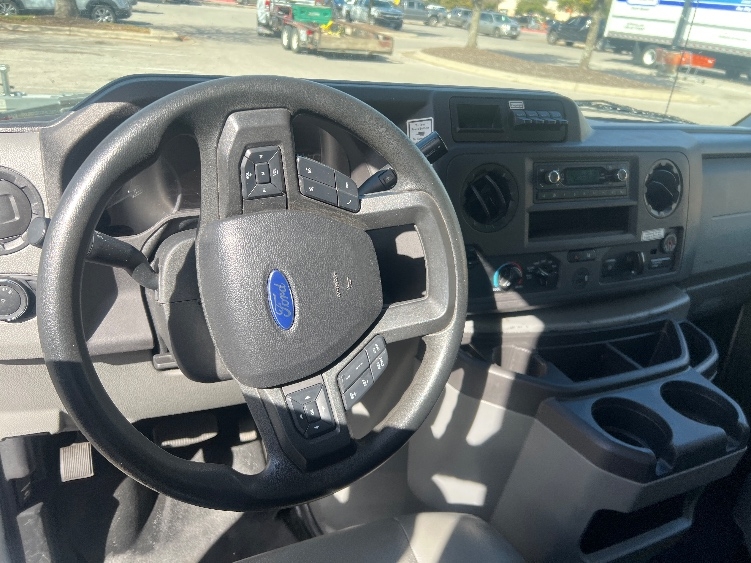 Used 2022 Ford E-350 - photo 20