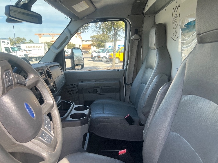 Used 2022 Ford E-350 - photo 21