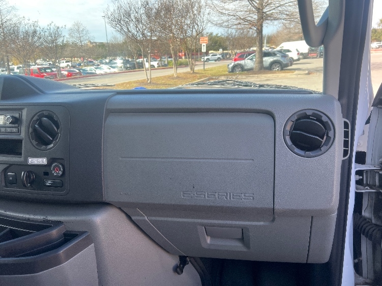 Used 2022 Ford E-350 - photo 23
