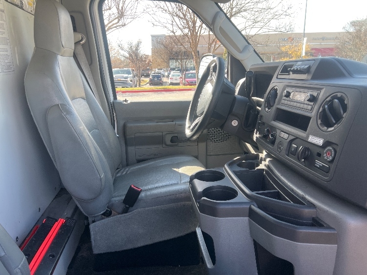 Used 2022 Ford E-350 - photo 24