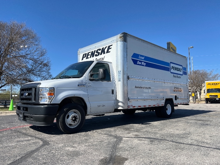 Used 2022 Ford E-350 - photo 5