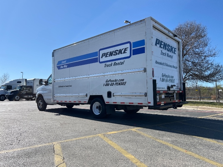 Used 2022 Ford E-350 - photo 8