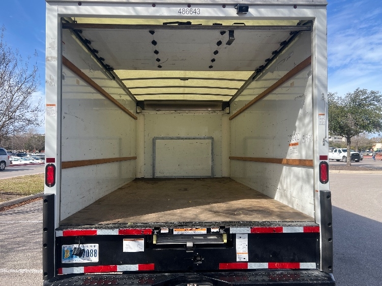 Used 2022 Ford E-350 - photo 10