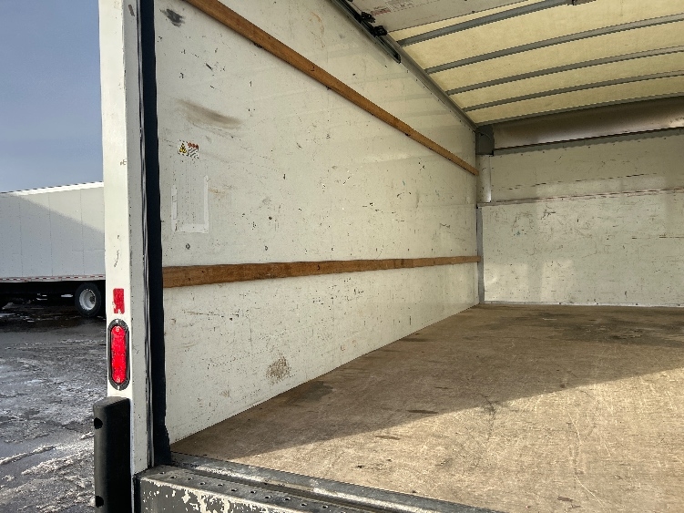 Used 2022 Ford E-350 - photo 12