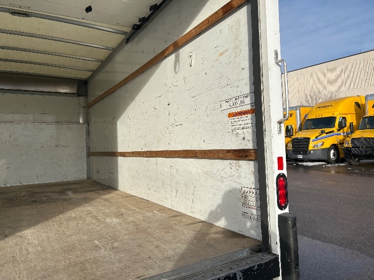 Used 2022 Ford E-350 - photo 13