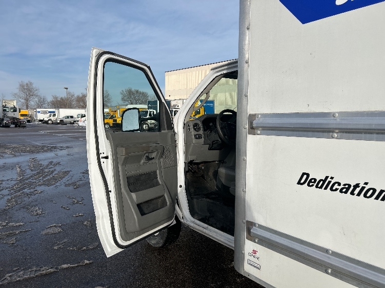 Used 2022 Ford E-350 - photo 17