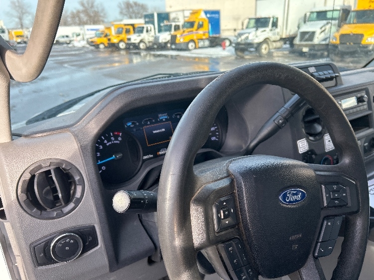 Used 2022 Ford E-350 - photo 18