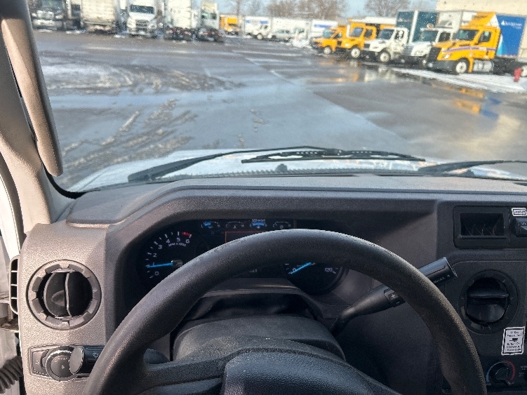 Used 2022 Ford E-350 - photo 19
