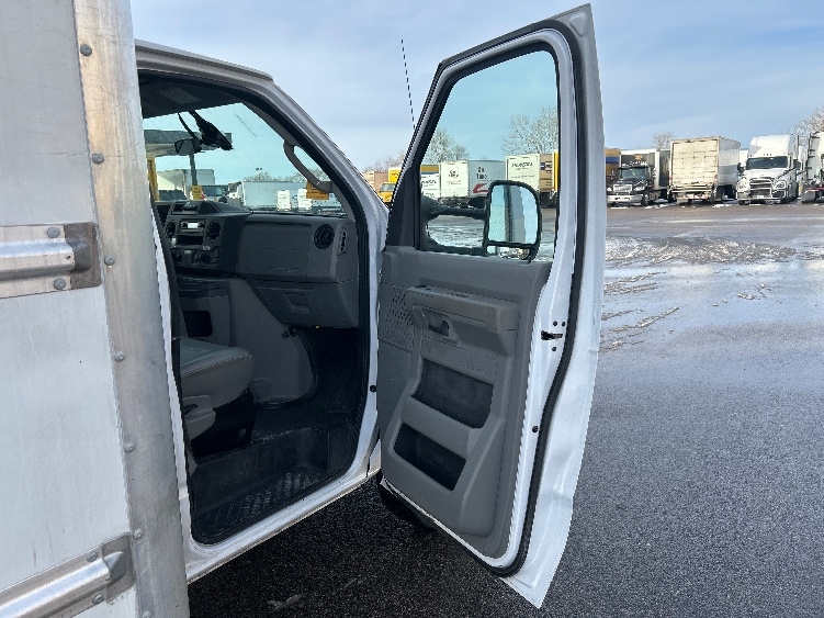 Used 2022 Ford E-350 - photo 21