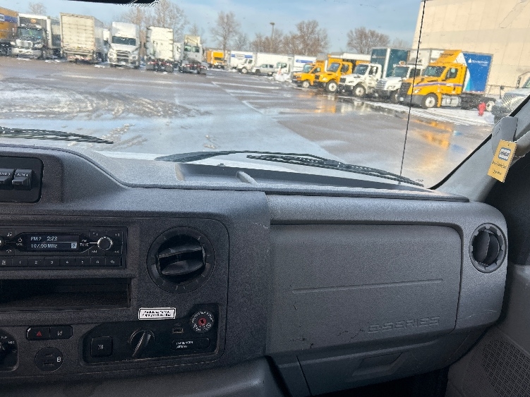 Used 2022 Ford E-350 - photo 22