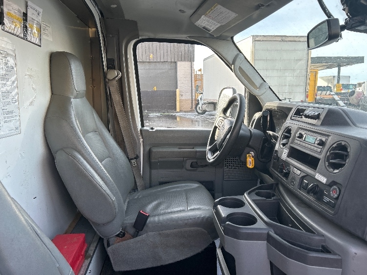 Used 2022 Ford E-350 - photo 23