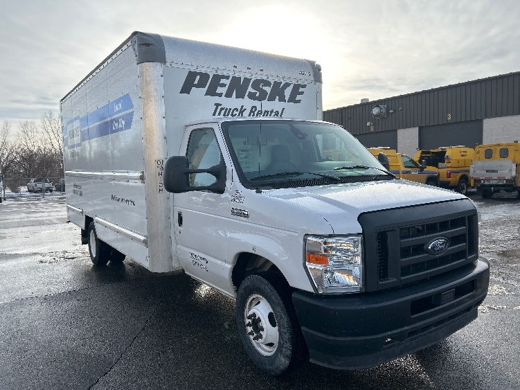 Used 2022 Ford E-350 - photo 5