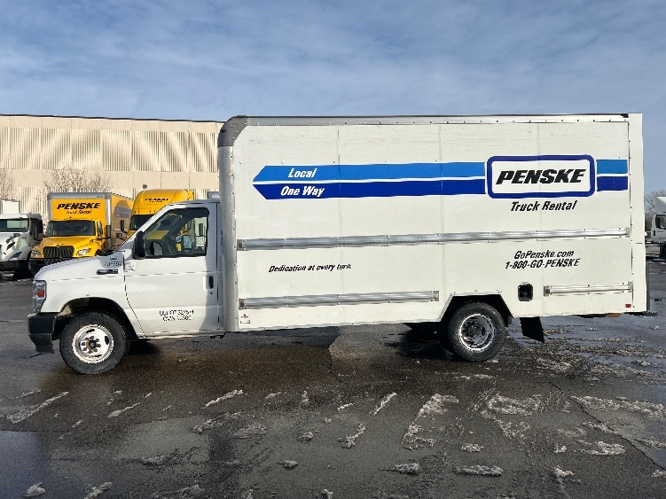 Used 2022 Ford E-350 - photo 6