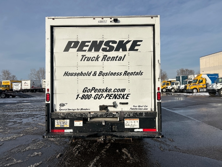 Used 2022 Ford E-350 - photo 9