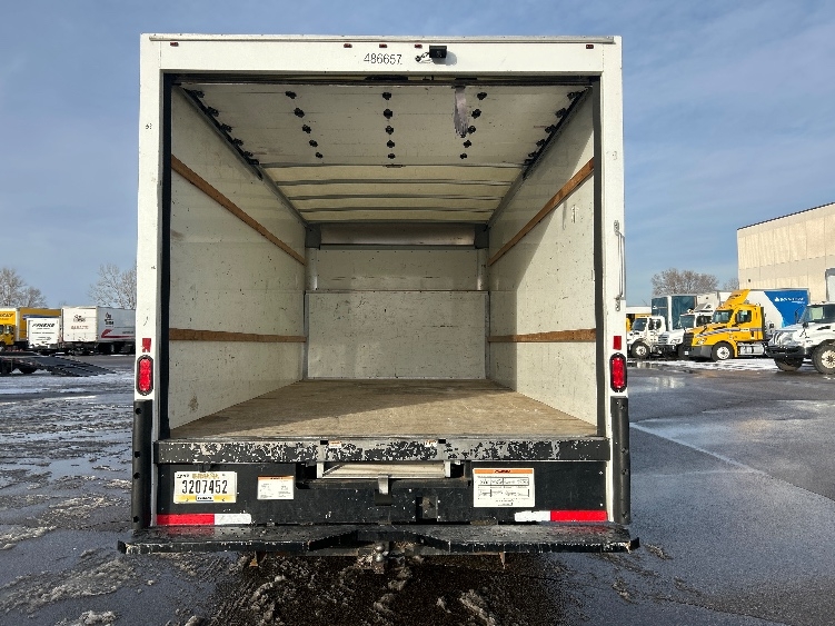 Used 2022 Ford E-350 - photo 10
