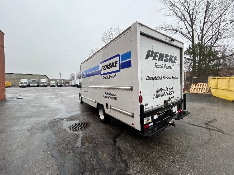 Used 2022 Ford E-350 - photo 7
