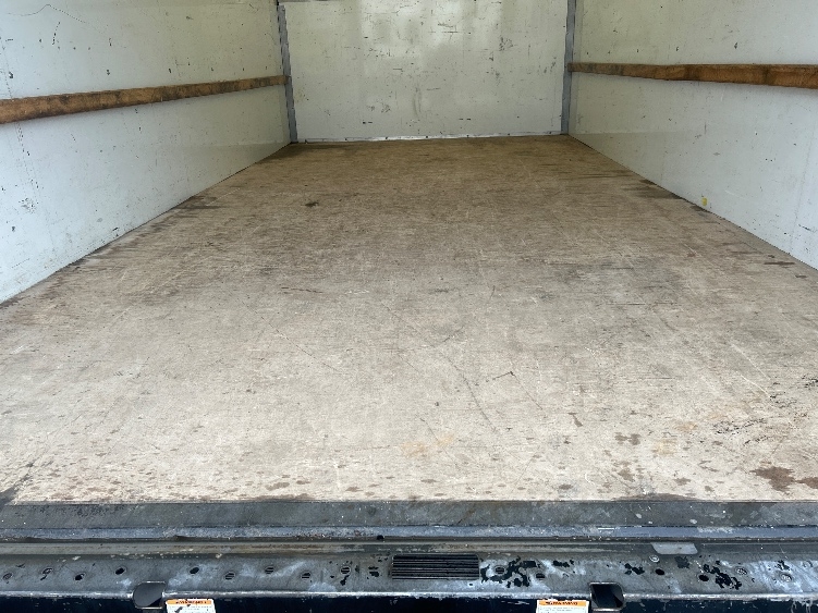 Used 2022 Ford E-350 - photo 10