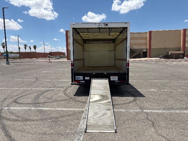 Used 2022 Ford E-350 - photo 11