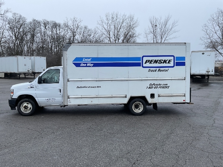Used 2022 Ford E-350 - photo 6