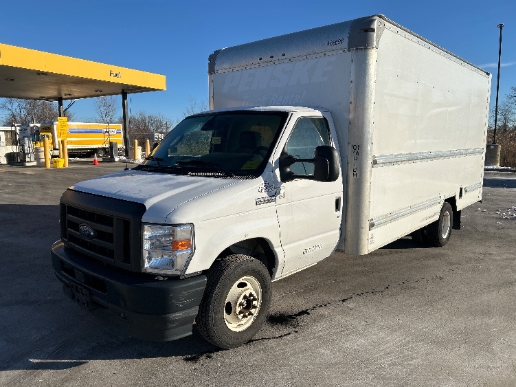Used 2022 Ford E-350 - photo 5