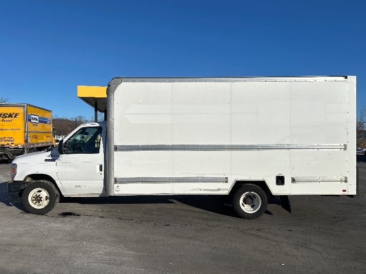 Used 2022 Ford E-350 - photo 6