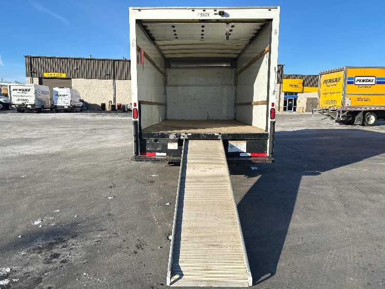 Used 2022 Ford E-350 - photo 11