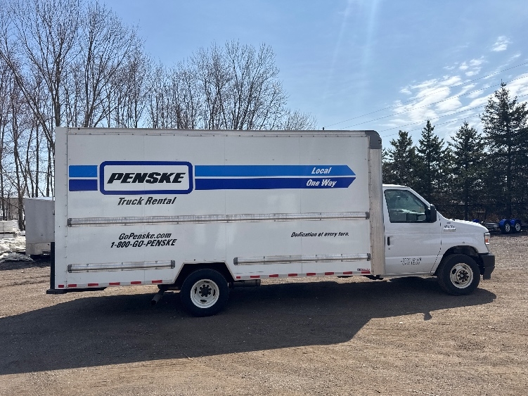 Used 2022 Ford E-350 - photo 17