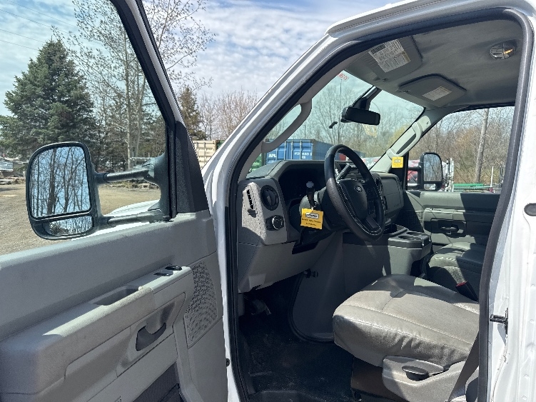 Used 2022 Ford E-350 - photo 18