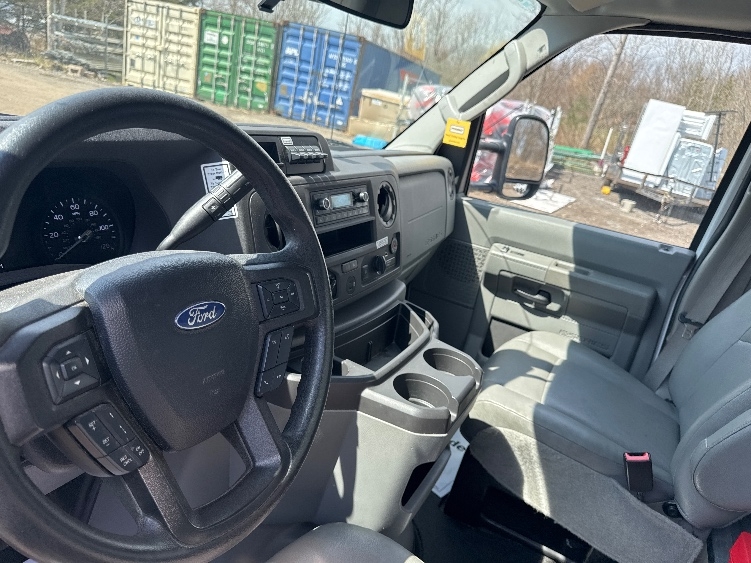 Used 2022 Ford E-350 - photo 19