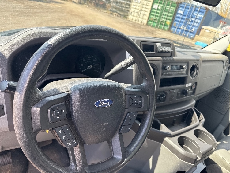 Used 2022 Ford E-350 - photo 20