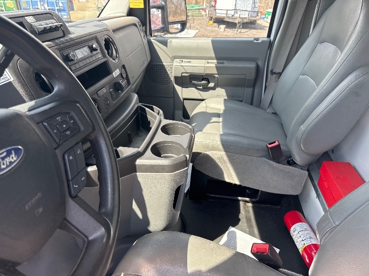 Used 2022 Ford E-350 - photo 21
