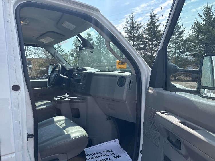 Used 2022 Ford E-350 - photo 22