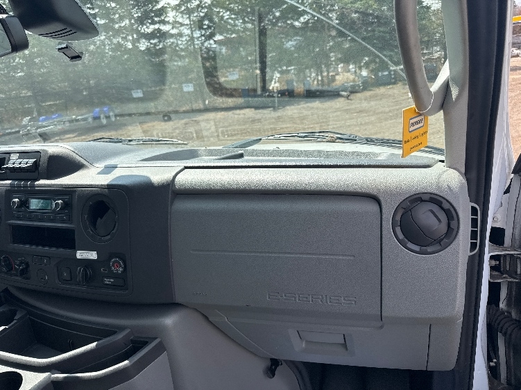 Used 2022 Ford E-350 - photo 23