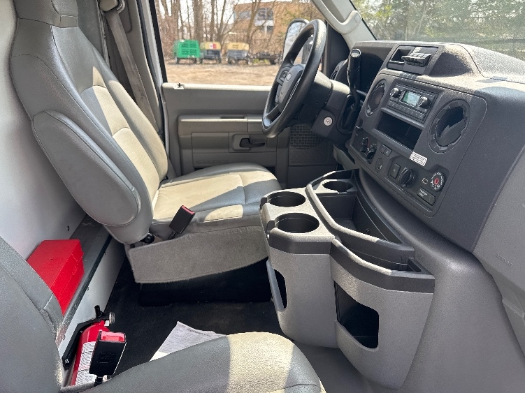 Used 2022 Ford E-350 - photo 24