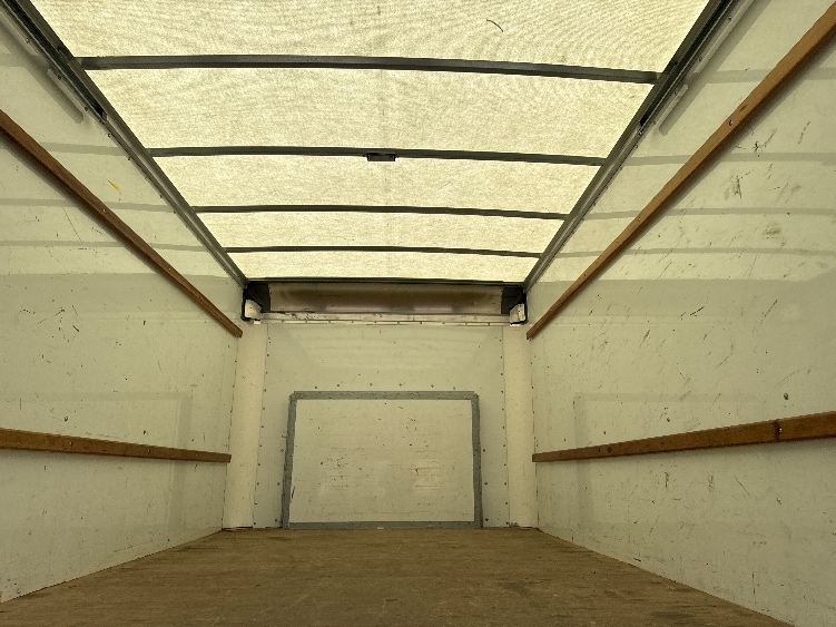 Used 2022 Ford E-350 - photo 10