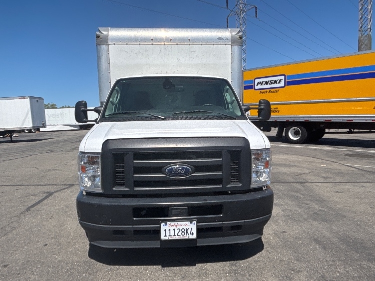 Used 2022 Ford E-350 - photo 2