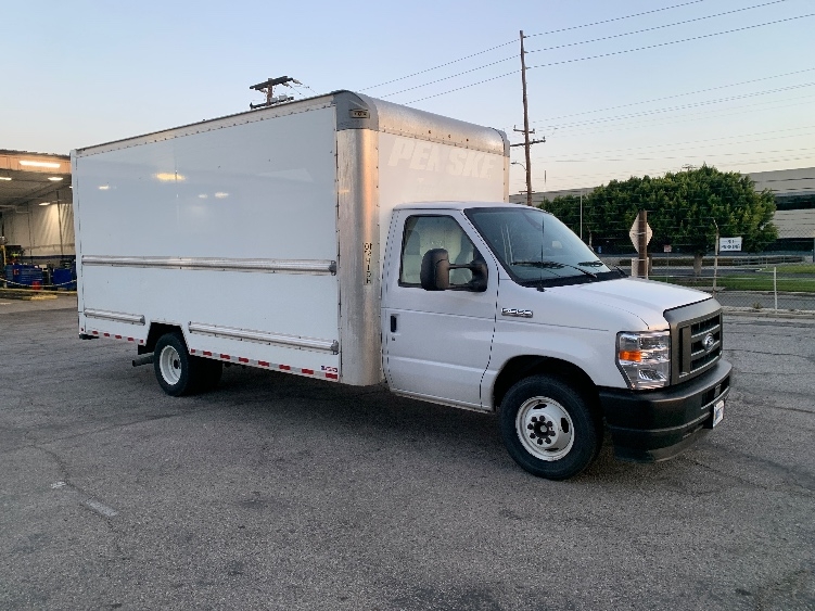 Used 2022 Ford E-350 - photo 1