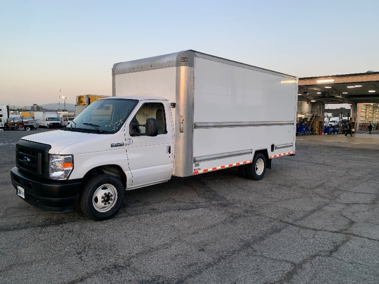 Used 2022 Ford E-350 - photo 5