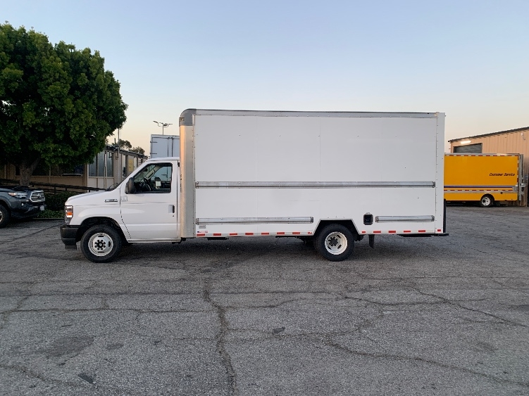 Used 2022 Ford E-350 - photo 6