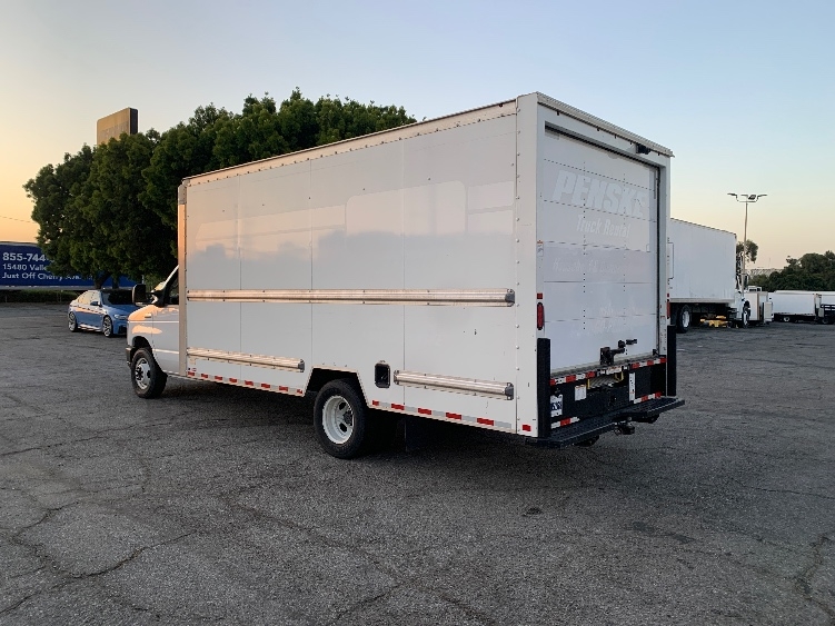 Used 2022 Ford E-350 - photo 8
