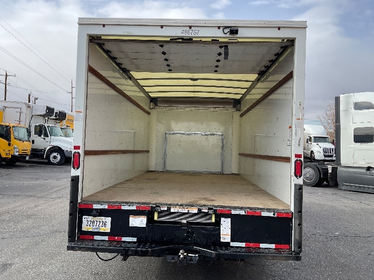 Used 2022 Ford E-350 - photo 9