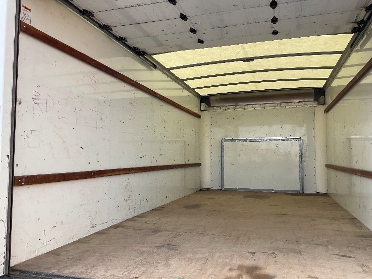 Used 2022 Ford E-350 - photo 11